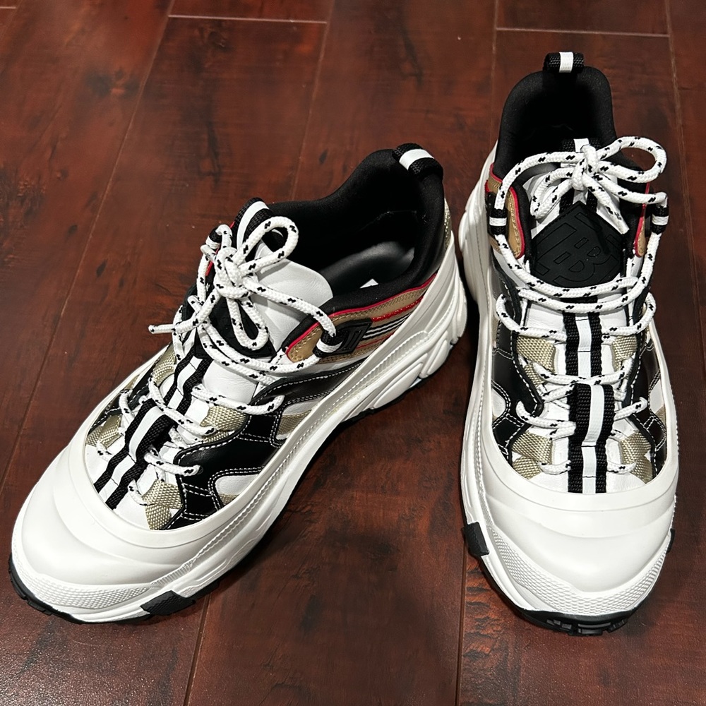 Burberry low top sneakers - Picture 2 of 7
